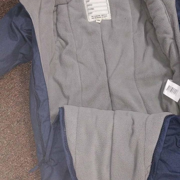 Carter's Oshkosh Snowsuit size 12 to 18 months - Picture 3 of 6